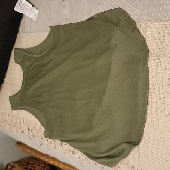 𝅺OLD Navy Active Go Dry sports tank. Medium - Picture 3 of 3